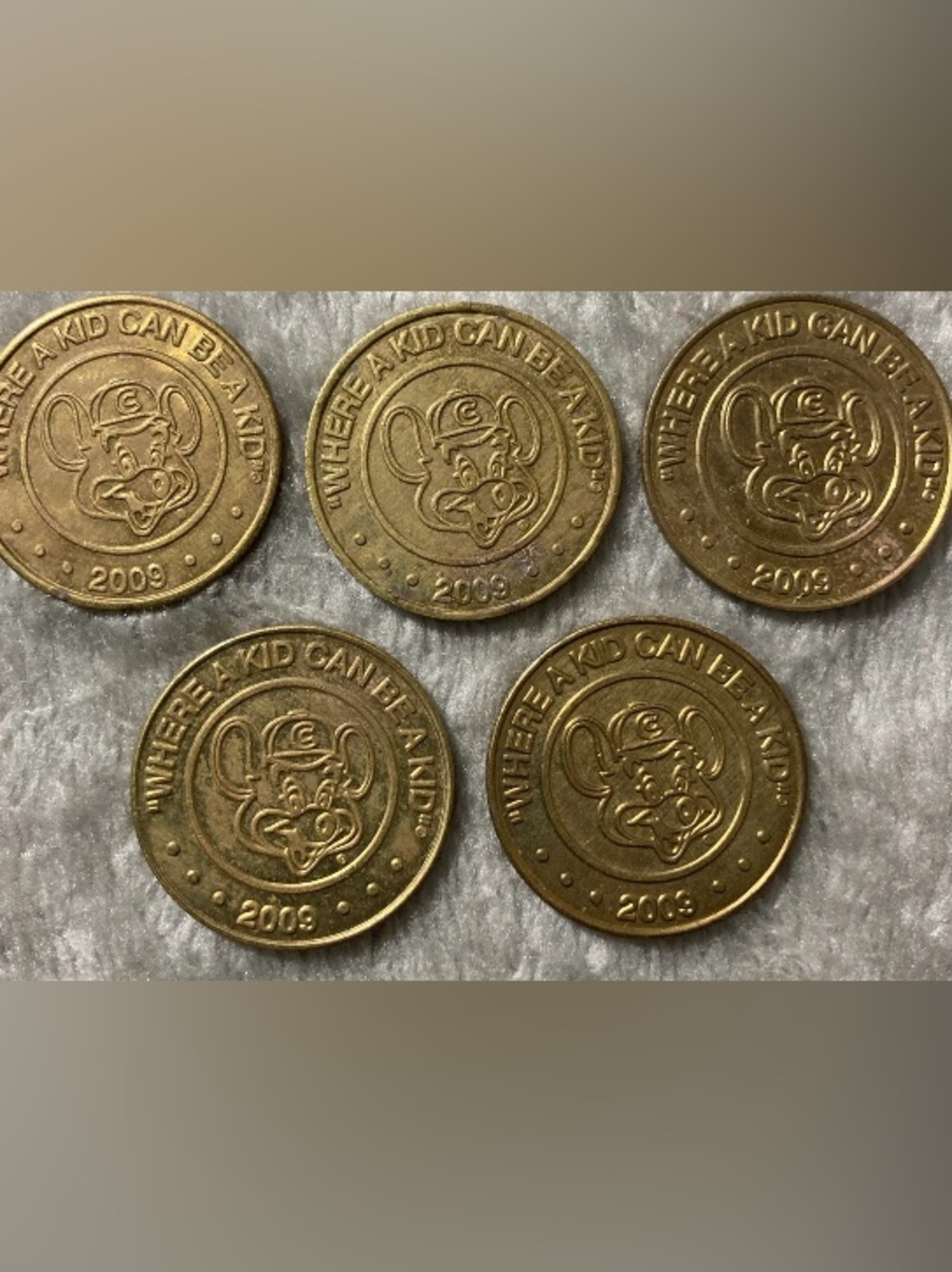 5 Chuck E Cheese Pizza Brass Coin Tokens 2009 Lot Of 5 Memorabilia Collectible
